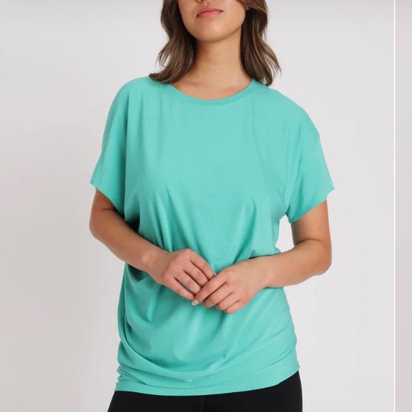 Kit and Ace Asymmetrical Wave Tee - Picture 6 of 11